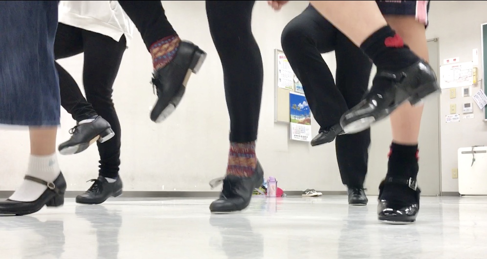 福岡のタップダンススタジオ、ANBみんなでステップ揃えて